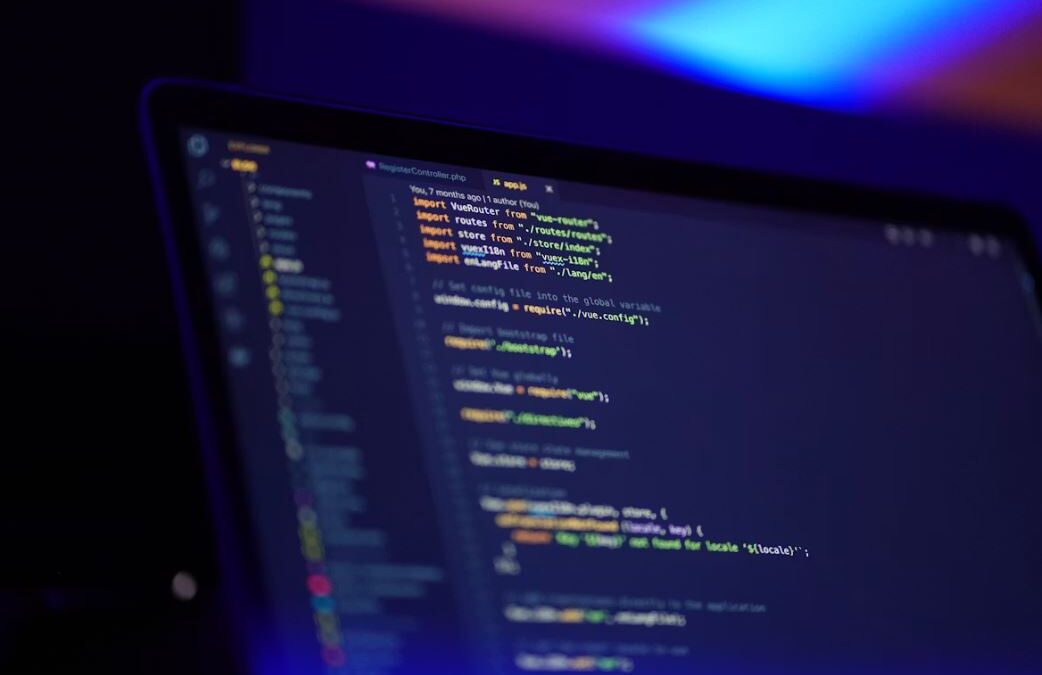 Aceleración del Ciclo de Desarrollo: Integración de IA Generativa en Operaciones de Software