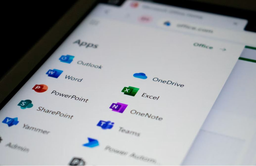 Modernización de Herramientas Administrativas: Evaluación de Estrategias de Licenciamiento Corporativo